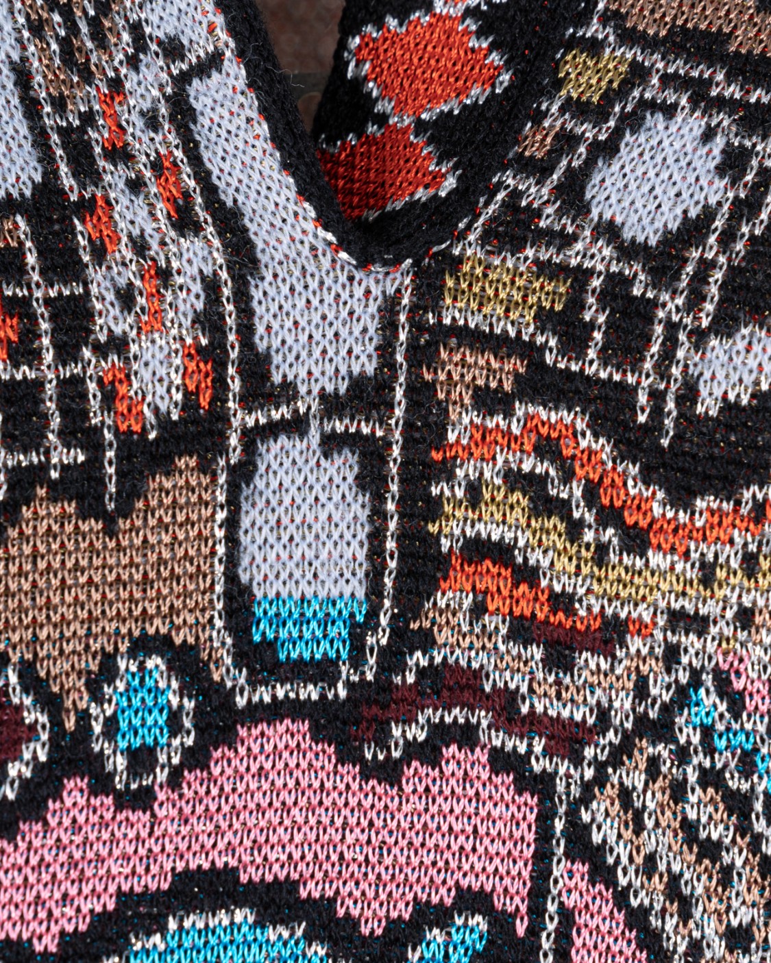 shop MISSONI Saldi Serafina: Missoni maglia scollo serafino in misto lana.
Maniche lunghe.
Regular fit.
Fantasia multicolor.
Composizione: 55% viscosa, 40% lana, 5% fibra metalizzata.
Made in Italy.. DS24WN0D BK038J-SM9EZ number 3078646